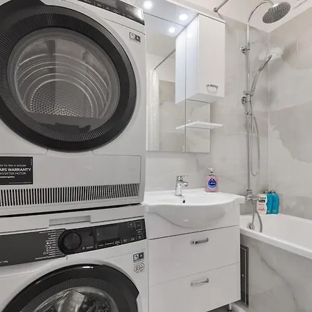 Apartament 3 Bedrooms And Living In