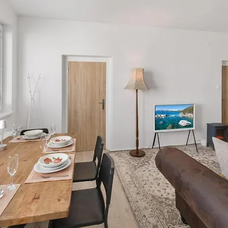 4 For 5, 2 Balconies, Wi-fi 15 Min Centre