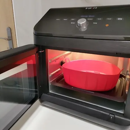 Apartament 3 Bedrooms And Living In Bratysława