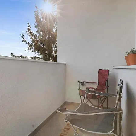 4 For 5, 2 Balconies, Wi-fi 15 Min Centre Apartmán