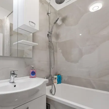 4 For 5, 2 Balconies, Wi-fi 15 Min Centre Bratislava