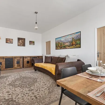 Apartmán 4 For 5, 2 Balconies, Wi-fi 15 Min Centre