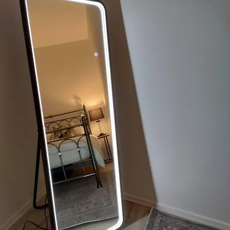 Apartment 3 Bedrooms And Living In *