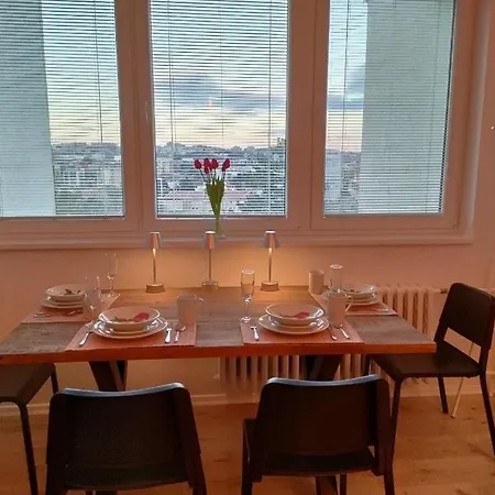 Apartmán 4 For 5, 2 Balconies, Wi-fi 15 Min Centre