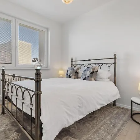 4 For 5, 2 Balconies, Wi-fi 15 Min Centre Bratislava