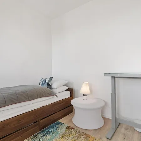 3 Bedrooms And Living In Apartment *