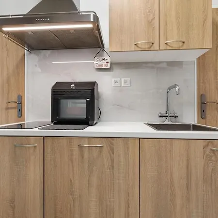 Apartment 3 Bedrooms And Living In