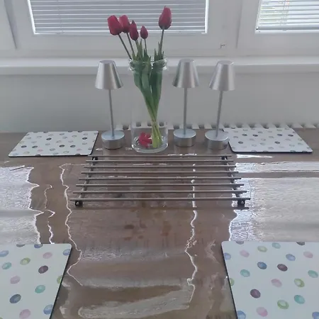 Apartment 3 Bedrooms And Living In *