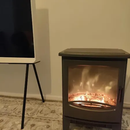 3 Bedrooms And Living In *