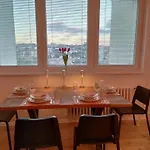 Appartement 3 Bedrooms And Living In