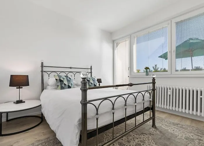 شقة 3 Bedrooms And Living In *