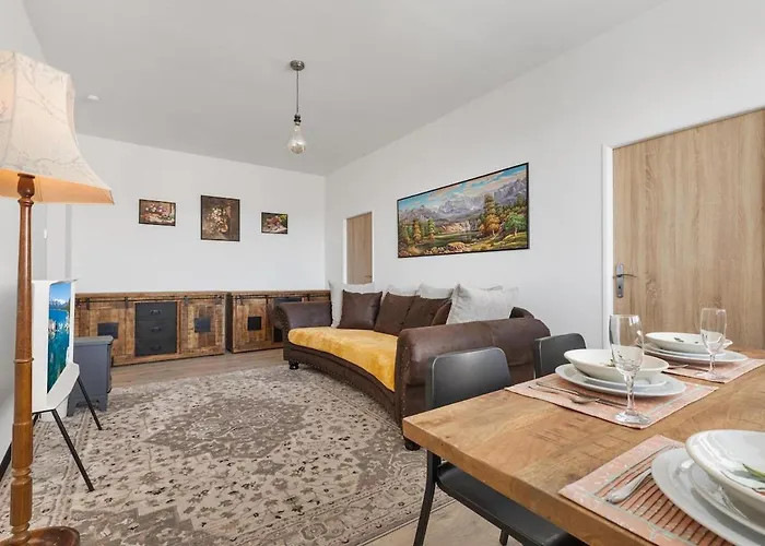 شقة 3 Bedrooms And Living In