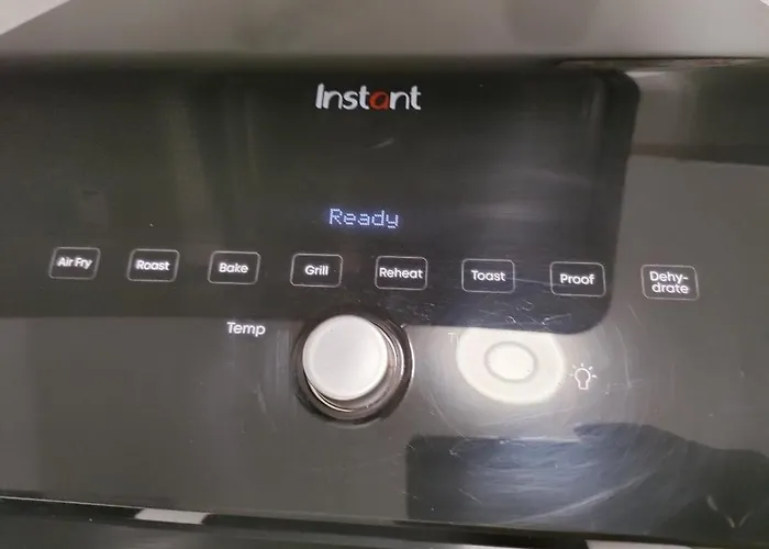 شقة 3 Bedrooms And Living In *