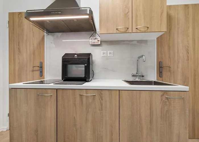 شقة 3 Bedrooms And Living In