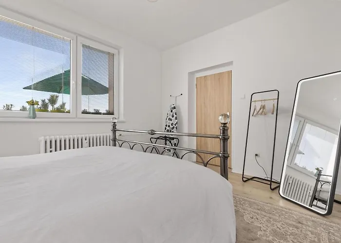 3 Bedrooms And Living In *