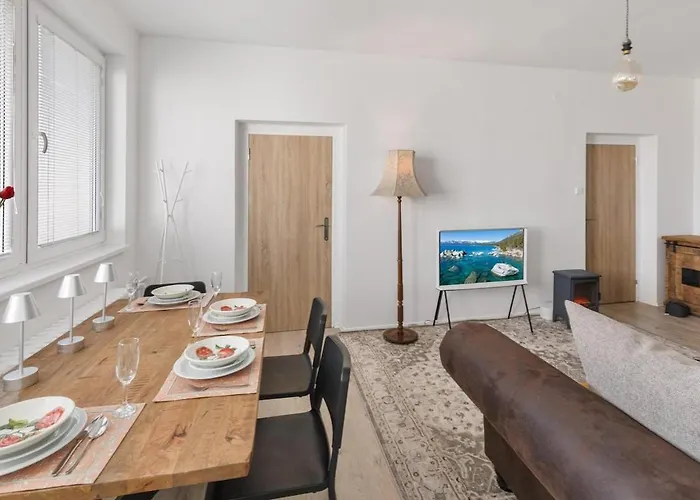 3 Bedrooms And Living In