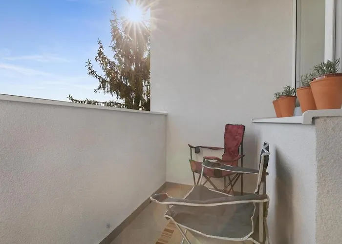 3 Bedrooms And Living In Apartament